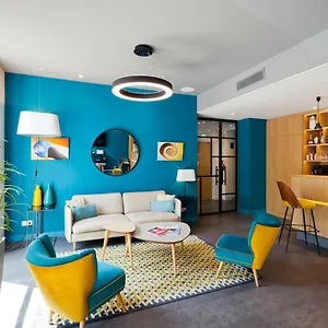 *** Hotel Des Remparts Perrache Francia